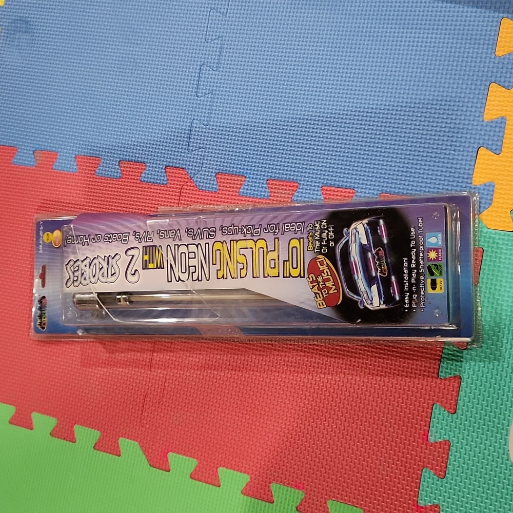 City lites yellow 10 inch pulsing neon,  NIB